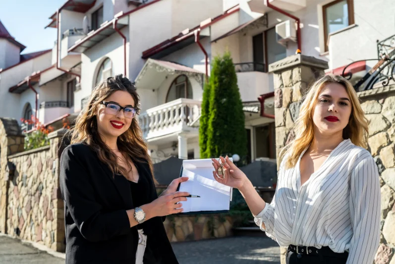 my-home-navigators-homebuyer-and-home-seller-on-home-tours